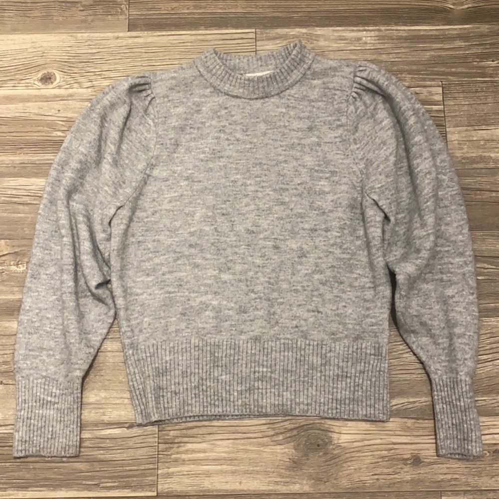 Women’s H&M sweater size medium gray
